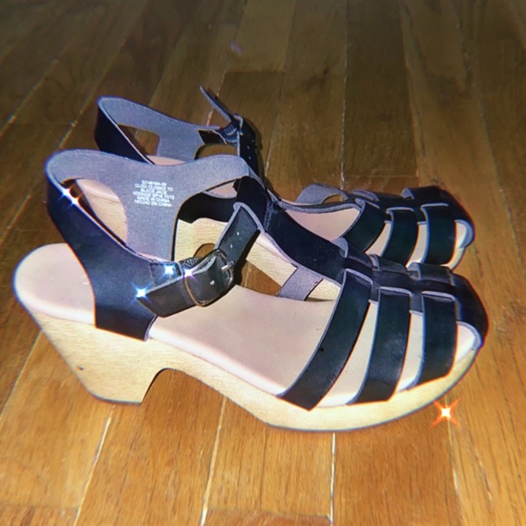 Black heeled Clogs - Picture 1 of 2